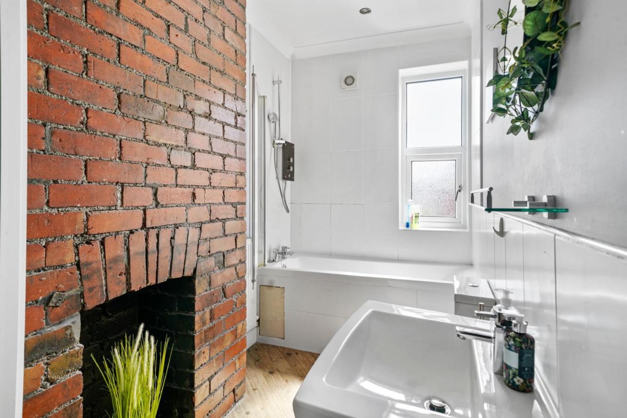 The Emerald Gem - Overlooking The Park Apartment Bristol Bagian luar foto