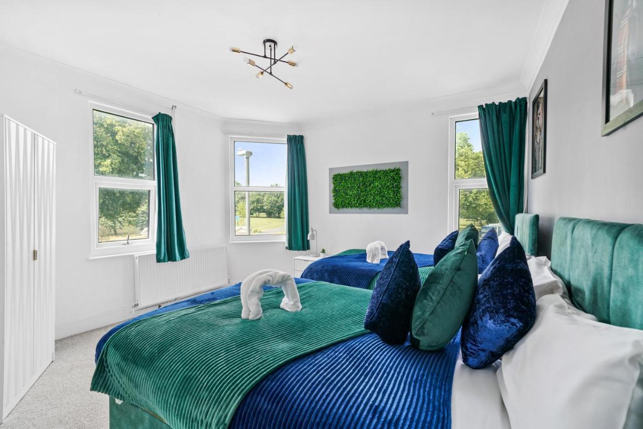 The Emerald Gem - Overlooking The Park Apartment Bristol Bagian luar foto