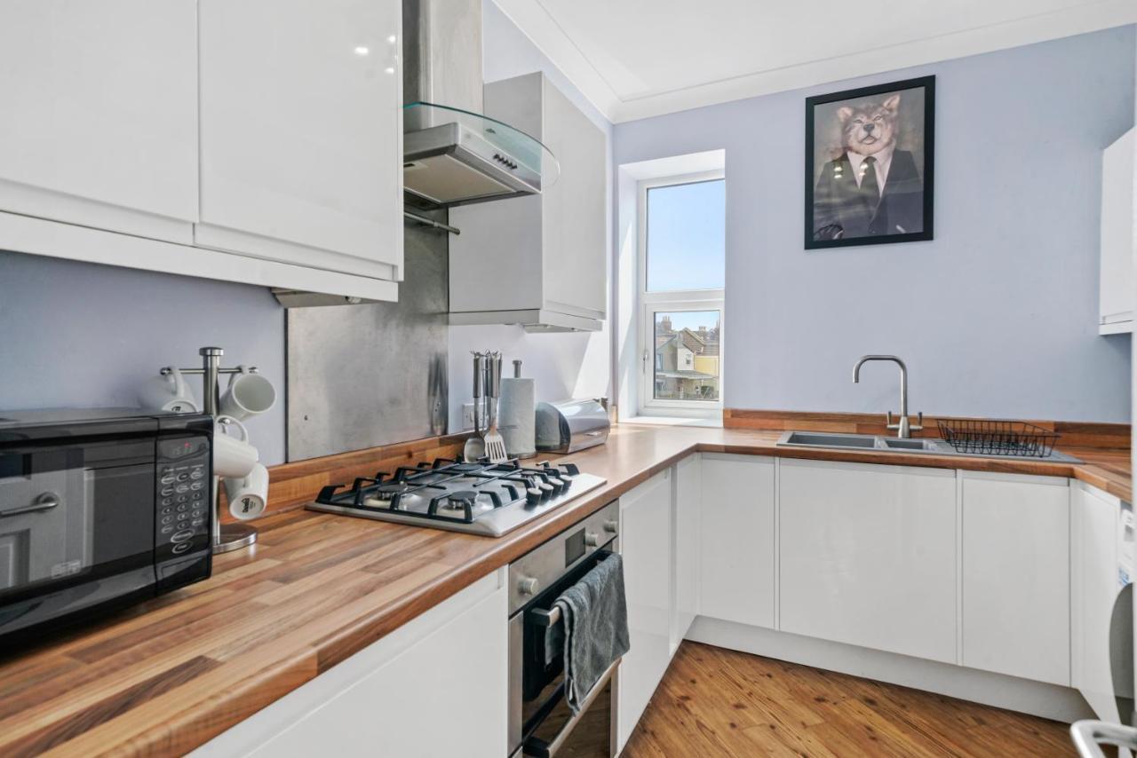 The Emerald Gem - Overlooking The Park Apartment Bristol Bagian luar foto